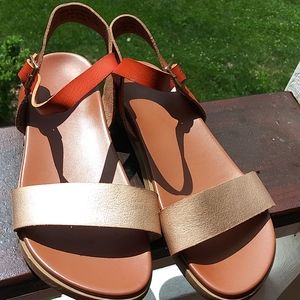 Girl's sandals